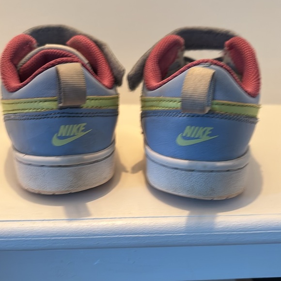 Nikes - Picture 5 of 6